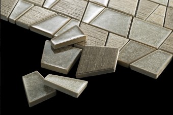 こだわりのクロスとタイルでスタイリッシュで落ち着いた雰囲気に　港区I様邸